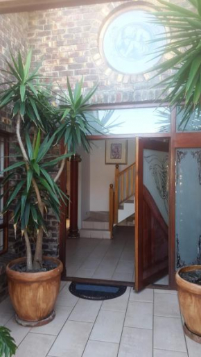  84 De Mist Guesthouse  Порт-Элизабет